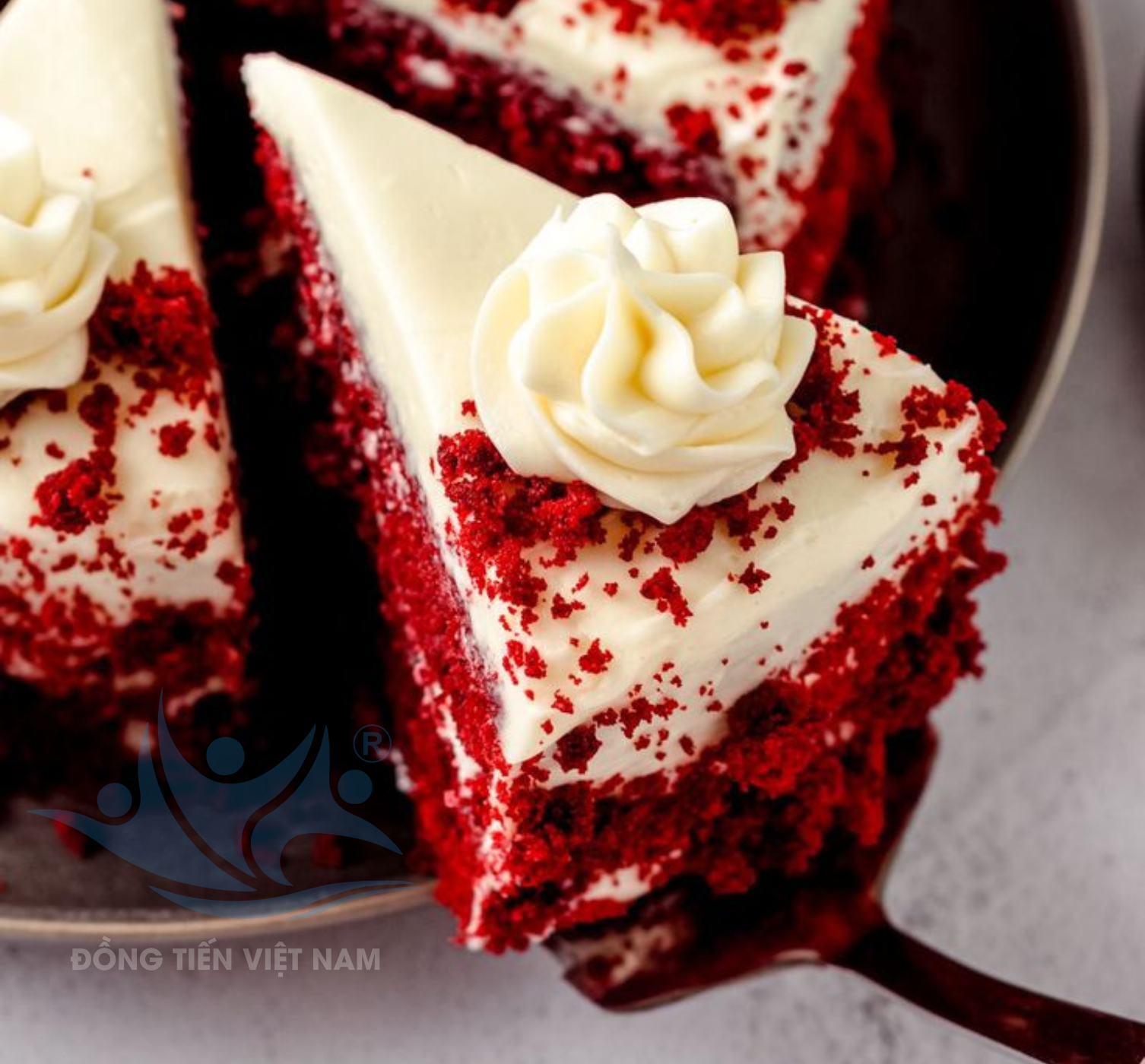 trang trí bánh red velvet cake